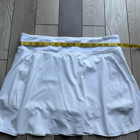 Aritzia TNA White Mini Skirt - Picture 6 of 8